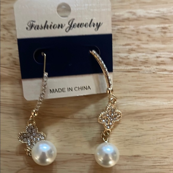 6/$25 Fashion Jewelry Gold and Pearl Drop Earrings - Picture 2 of 6